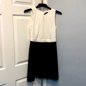 ☀️ The Limited Black & White Sleeveless Dress Sz 2